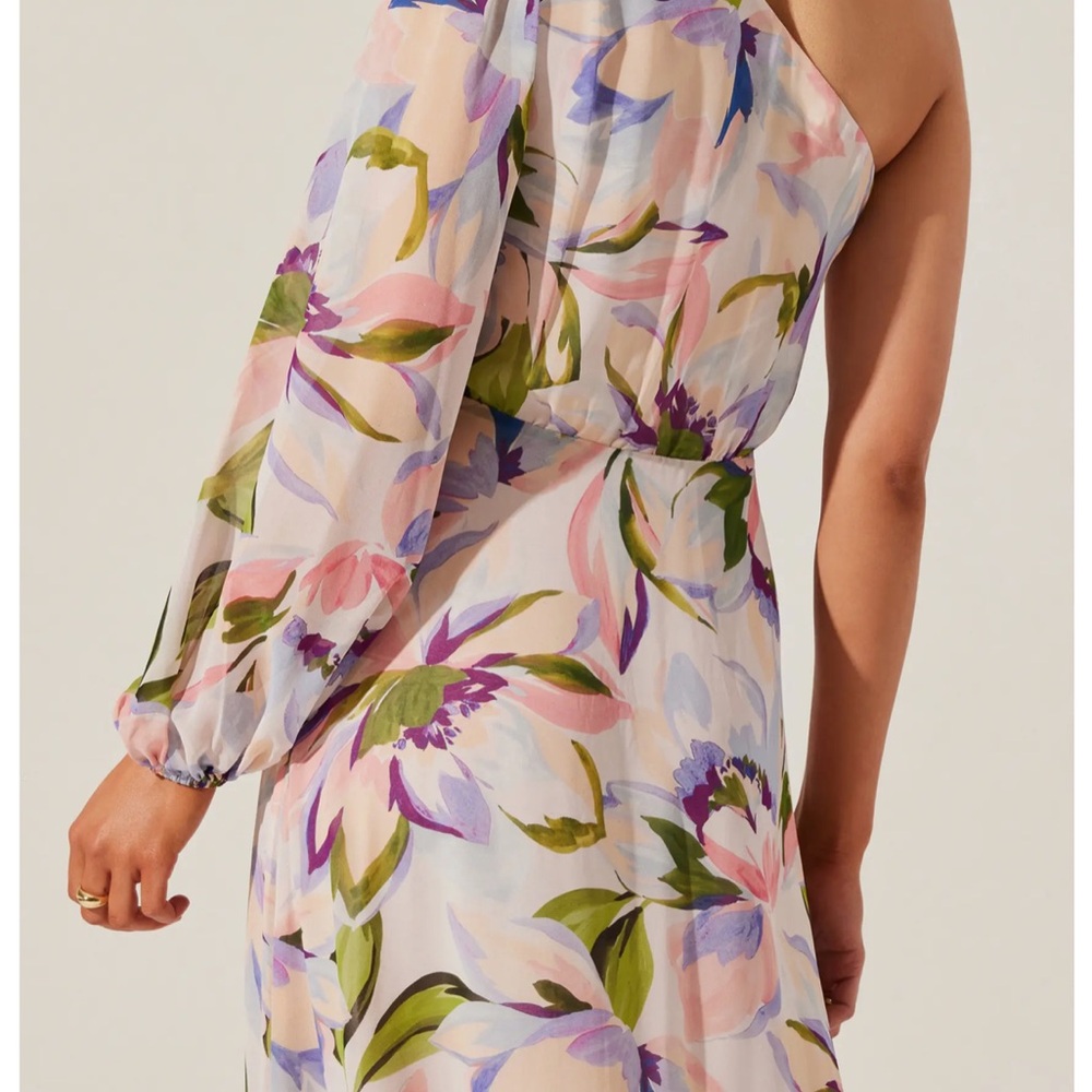 Astr One-Shoulder Floral Dress in Pink and Purple - Picture 9 of 14